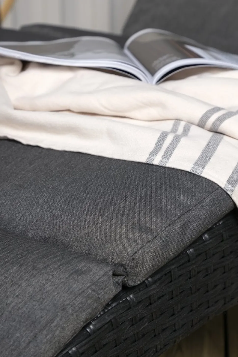 Archie solsäng - Svart + Textilskydd för utemöbler