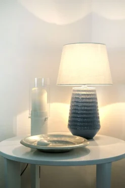 Bordslampa med skärm