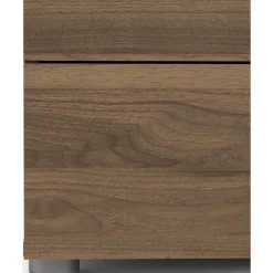 Byrå i valnöt med 8 lådor 140 cm bred