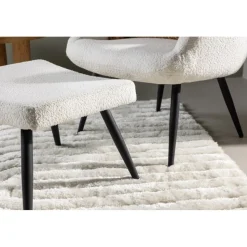 Como fåtölj i vit boucle