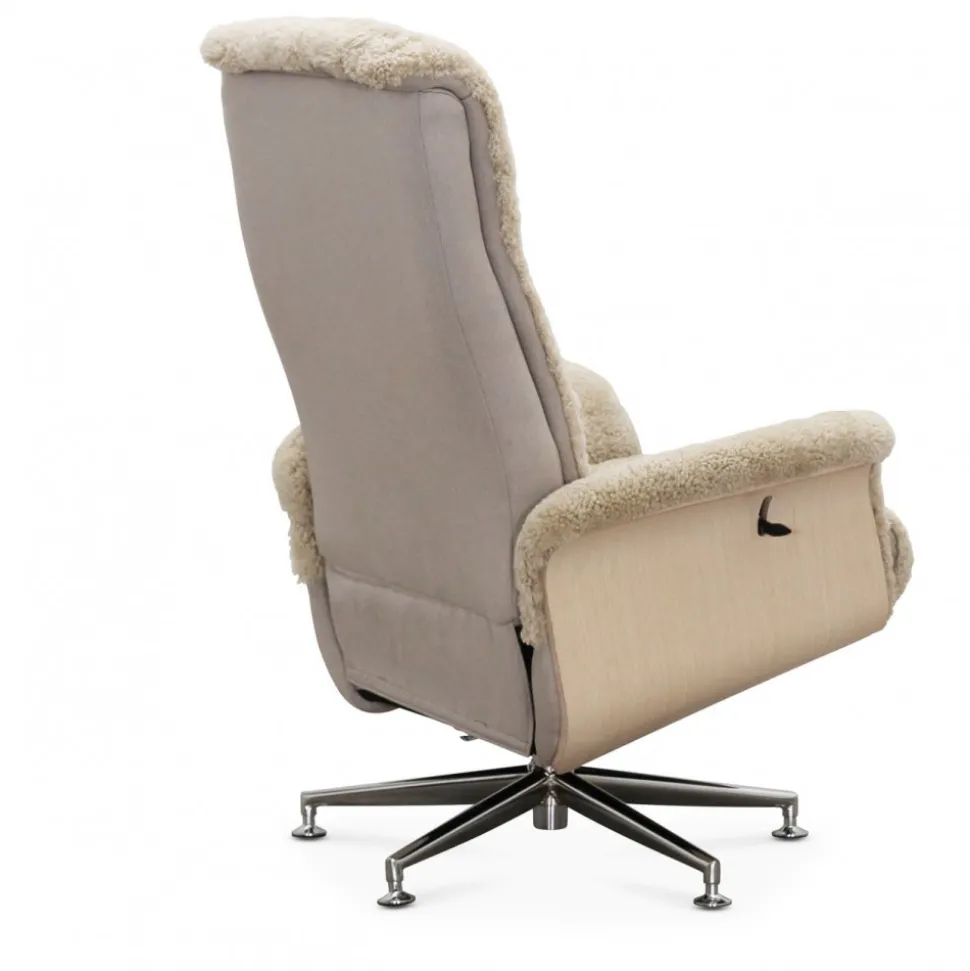 Fårskinnsfåtölj med fotpall beige / whitewash - Ulla + Textilrengöring för möbler