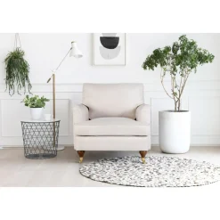 Fåtölj beige tyg - Howard Watford Deluxe + Möbeltassar