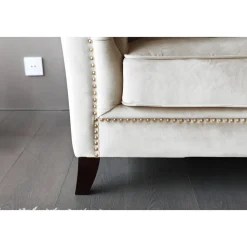 Fåtölj chesterfield beige sammet - Milton + Möbeltassar