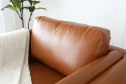 Fåtölj cognacs färgat konstläder - Cansas + Textilrengöring för möbler