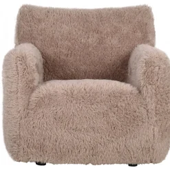Fåtölj i fluffigt nougatfärgat tyg