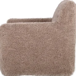 Fåtölj i fluffigt nougatfärgat tyg