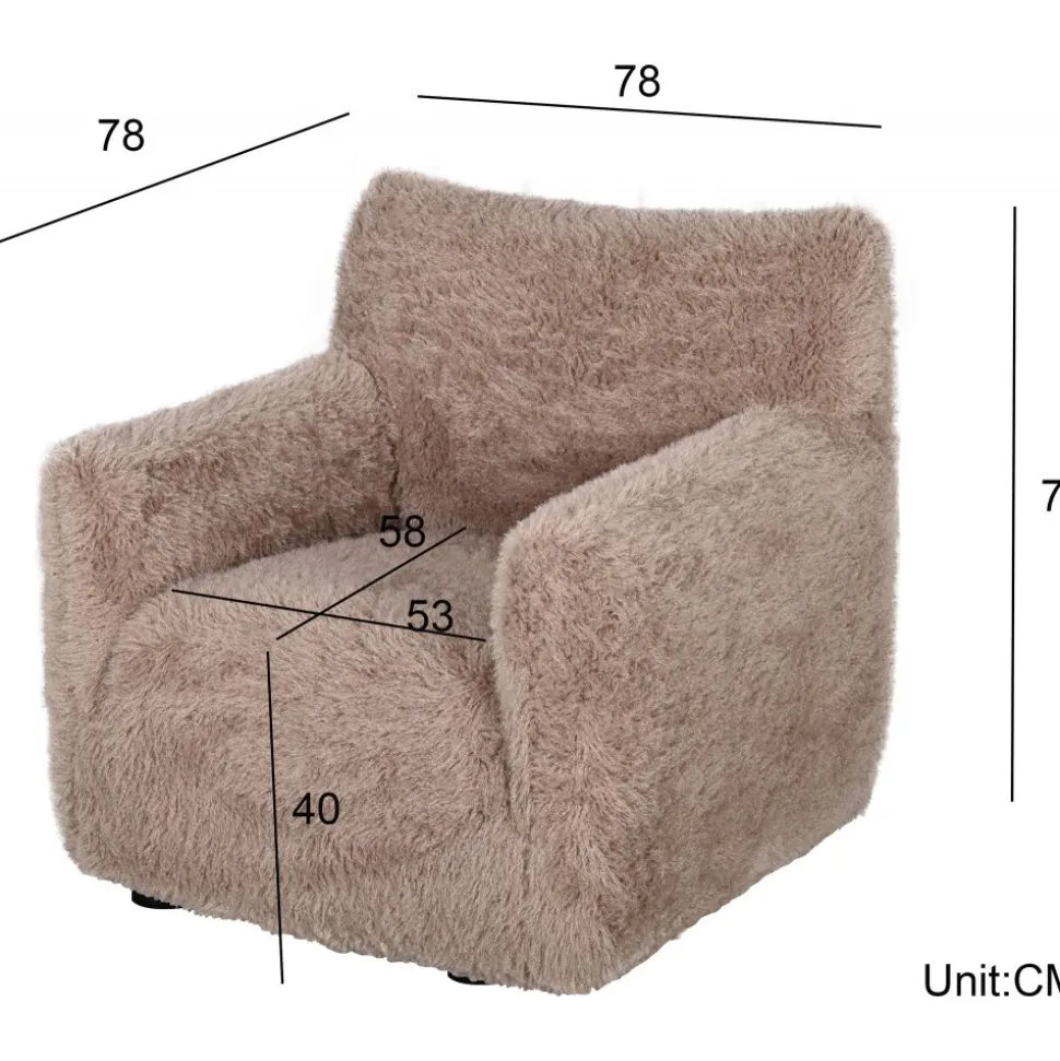 Fåtölj i fluffigt nougatfärgat tyg
