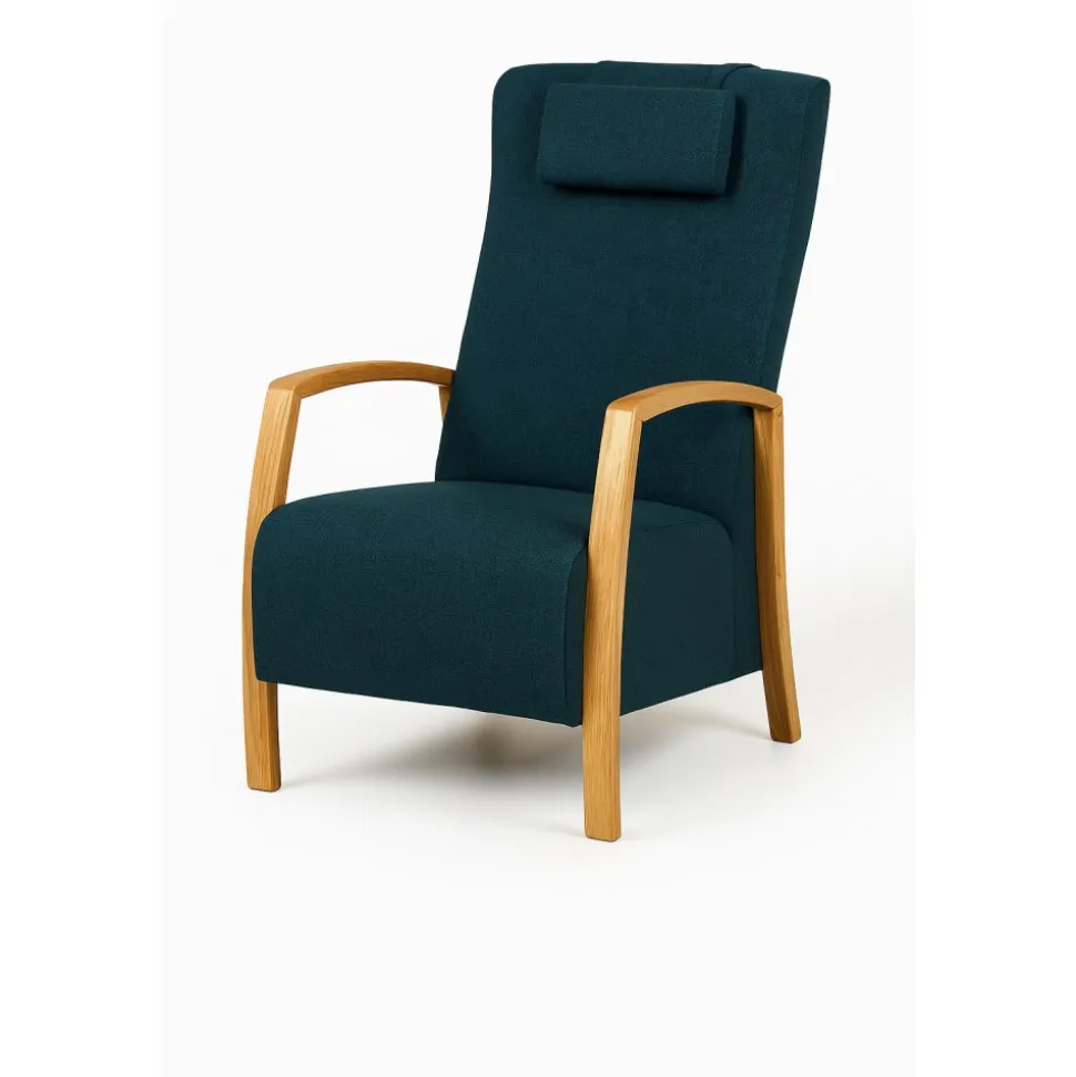 Fåtölj i mörkblått tyg med armstöd i ek - Zack