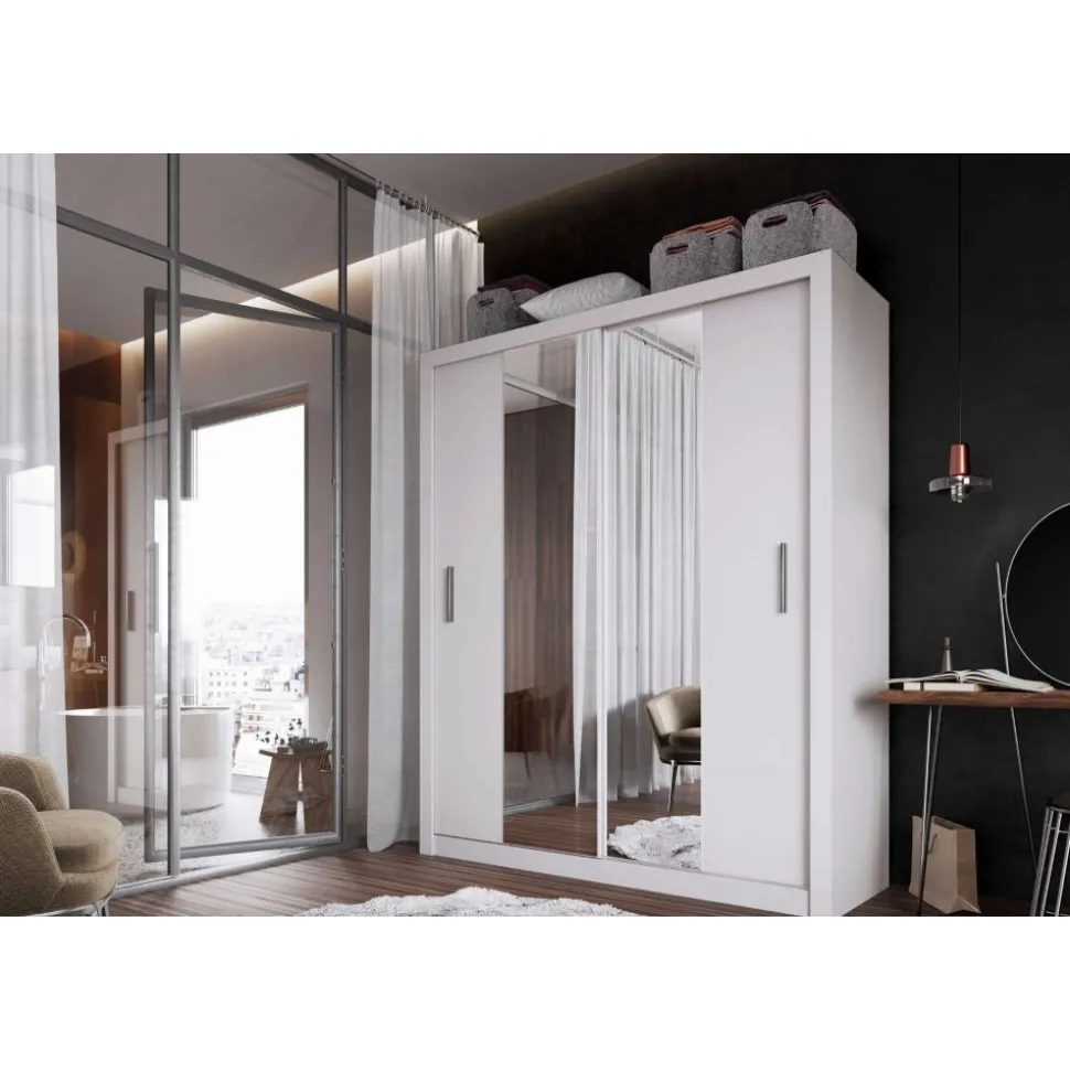 Grderob med inredning och skjutdörrar