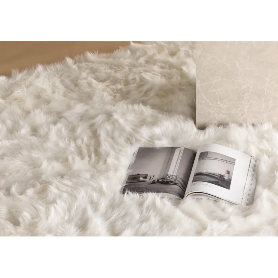 Katy fäll 230 x 160 cm - Vit fuskpäls