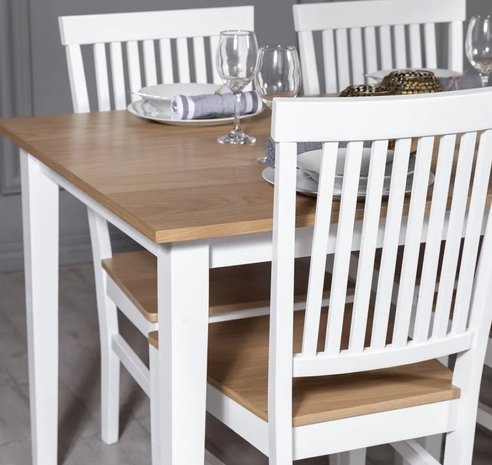 Matgrupp: Bord 140x90 cm inklusive 4 stolar - Ek/vit - Fårö + 3.00 x Möbeltassar