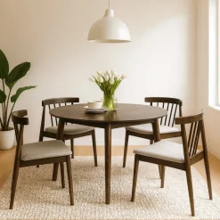 Matgrupp Florence i valnöt; runt matbord med 4 st stolar + 4.00 x Stolsdyna