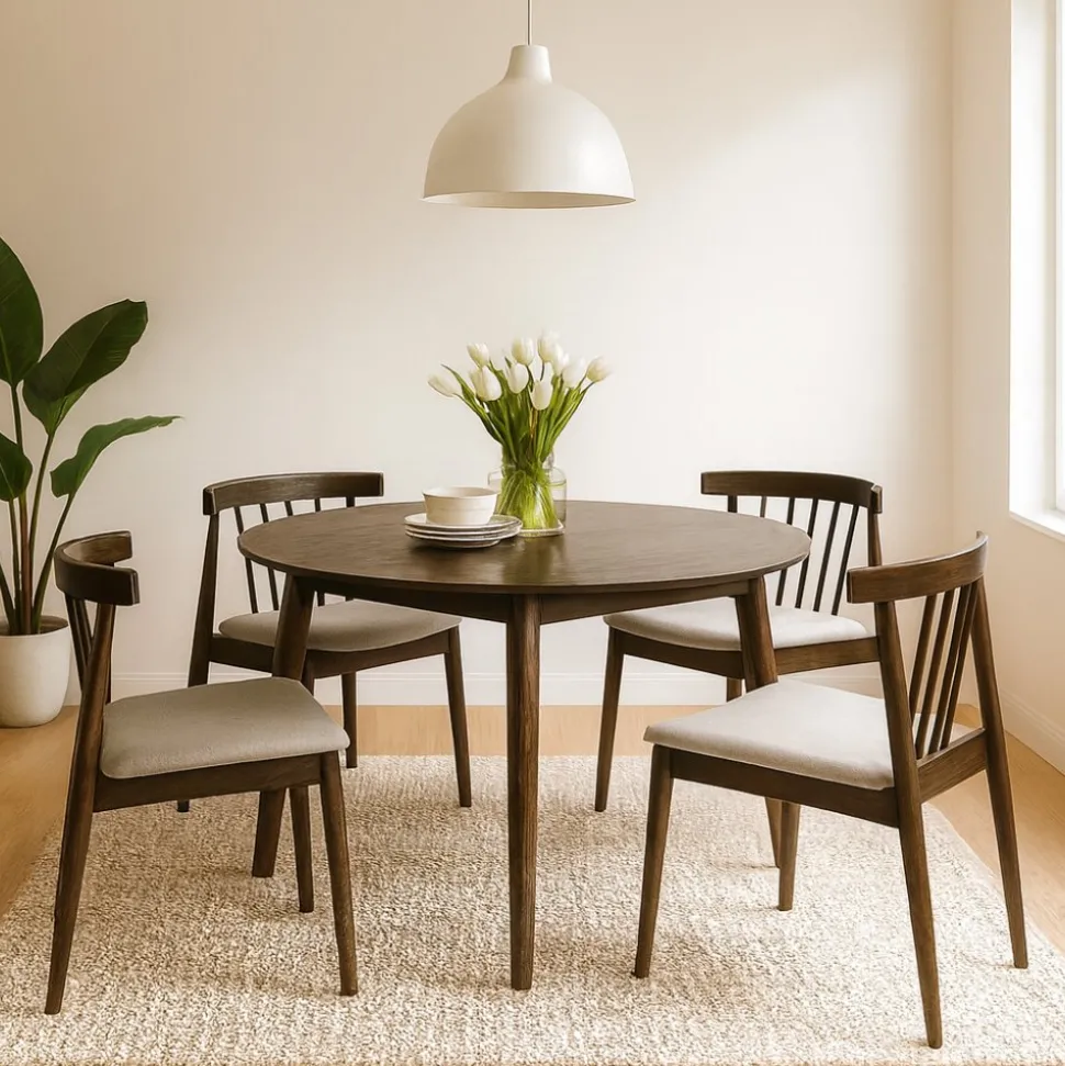 Matgrupp Florence i valnöt; runt matbord med 4 st stolar + 4.00 x Stolsdyna