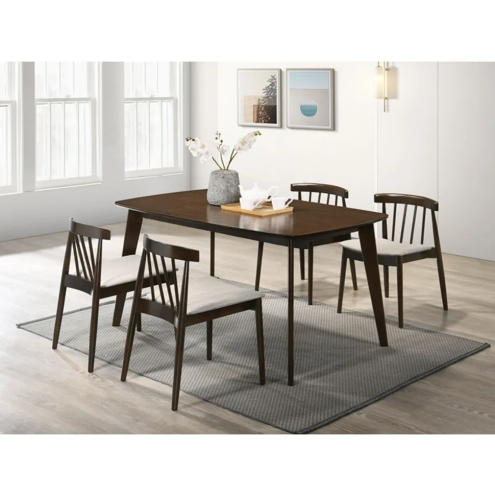 Matgrupp i valnöt; bord 150 x 90 cm med 4 st stolar + 3.00 x Möbeltassar