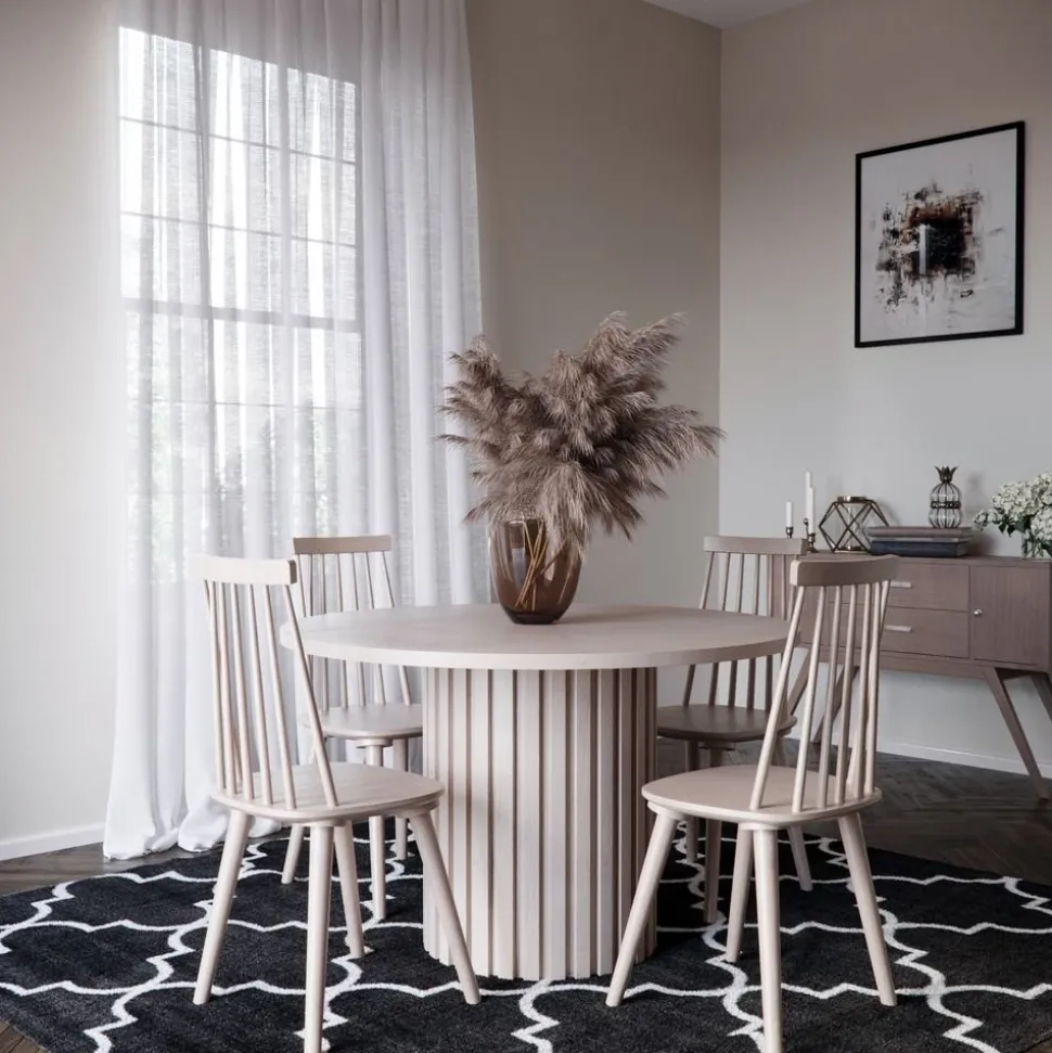 Matgrupp PiPi runt matbord Ø150 cm inkl 4 st Dalsland pinnstol - Whitewash + 4.00 x Stolsdyna