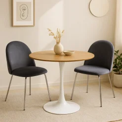 Matgrupp Sumner Ø80 cm ek/vit med 2 st Plaza stolar i grå sammet