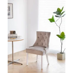 Matstol i beige sammet - Tuva + Möbeltassar