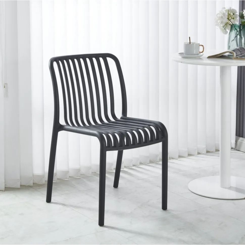 Matstol Noa i svart - Stapelbar + Rengöringsmedel för utemöbler