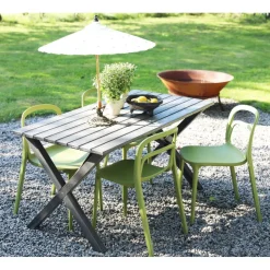 Nordanå stapelbar matstol i plast - Grön