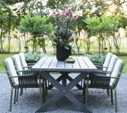 Oxford utematgrupp; bord 220x100 cm inkl 6 st Lincoln stapelbara karmstolar grön/beige