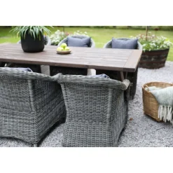 Oxford utematgrupp; brunsyrat bord 220 cm inkl 6 st Mercury fåtöljer grå konstrotting