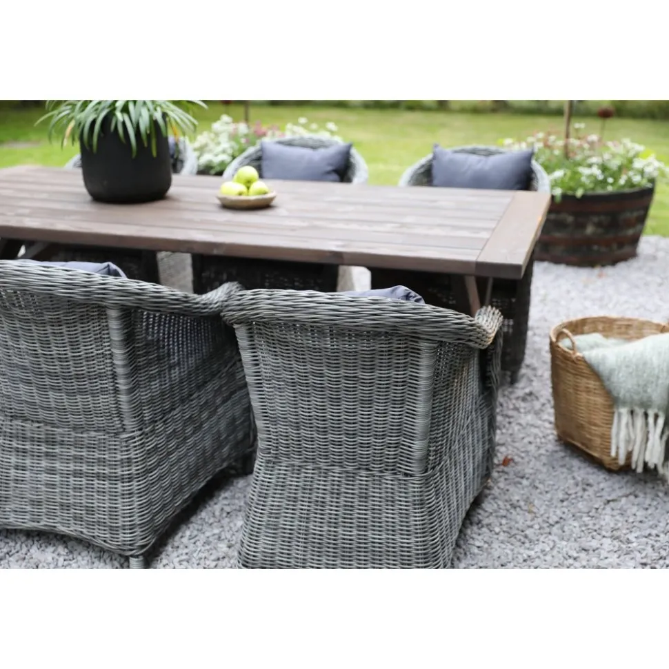 Oxford utematgrupp; brunsyrat bord 220 cm inkl 6 st Mercury fåtöljer grå konstrotting