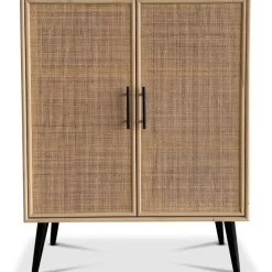 Skåp i rotting med svarta handtag - React