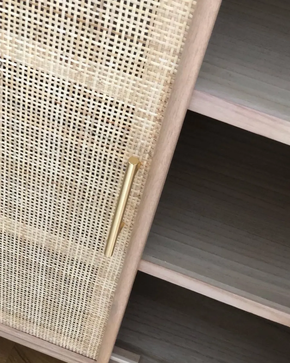 Skåp i trä och natur / rotting - React