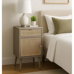 Stockholm grått sängbord med rotting + Möbeltassar