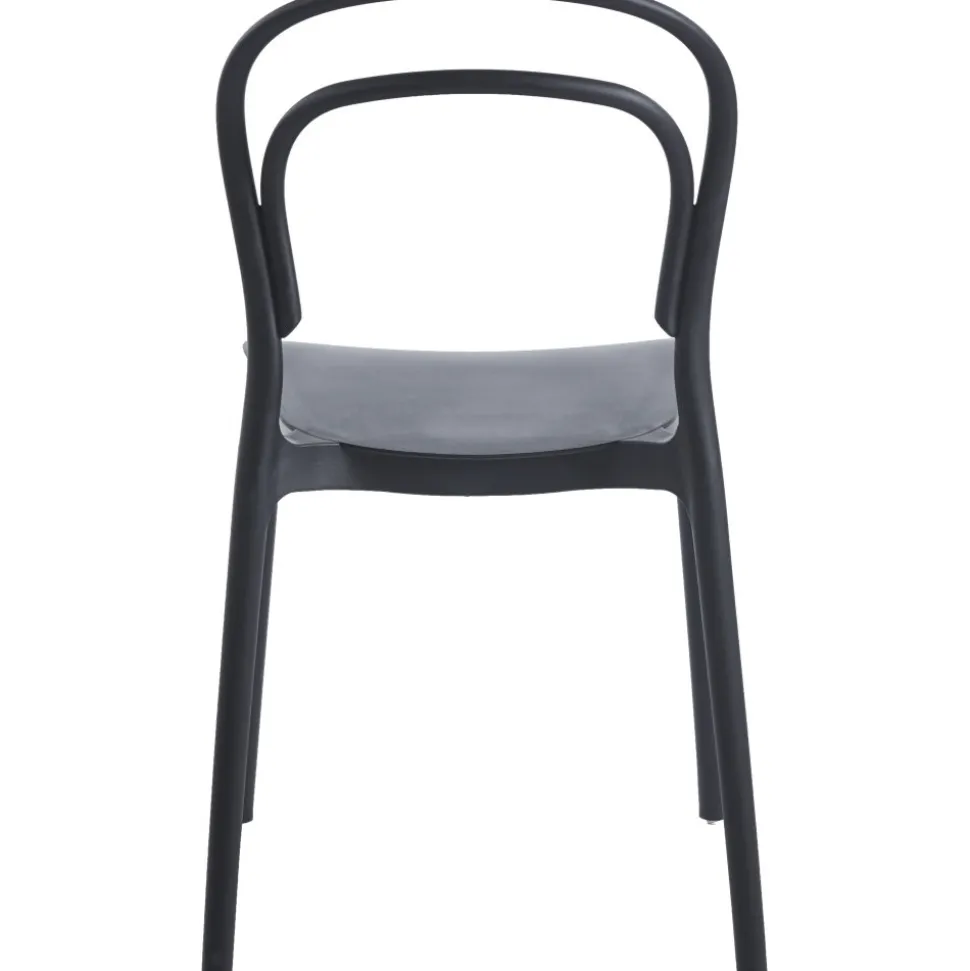 Stol i svart plast stapelbar