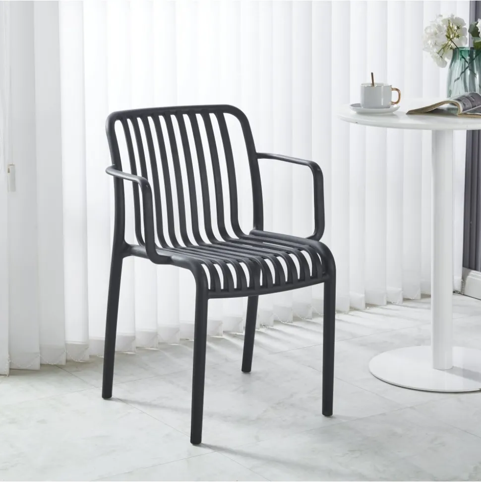 Stol svart plast stapelbar