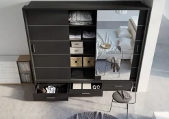 Svart garderob med inredning 250 cm