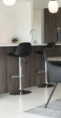 Trondheim Barstol - Svart/krom + Möbeltassar