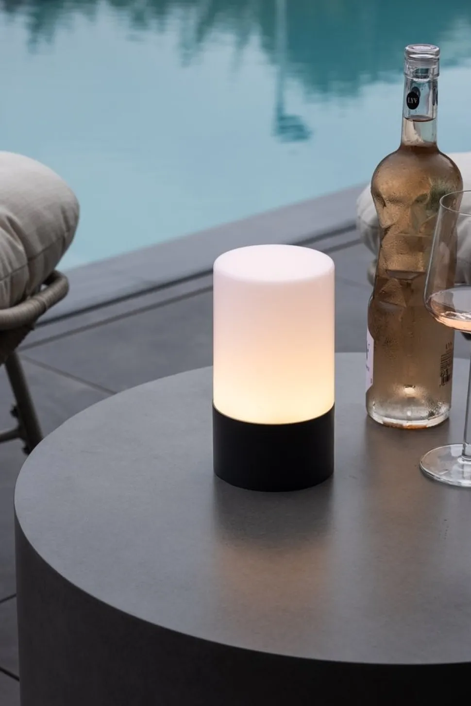 Tubu bordslampa - Svart/Vit