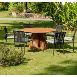 Utebord i trä runt 140 cm diameter + Rengöringsmedel för utemöbler