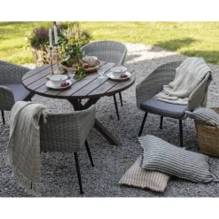 Utegrupp Aster: Scottsdale runt brunt matbord Ø112 cm inklusive 4 st Aster karmstolar i grå konstrotting