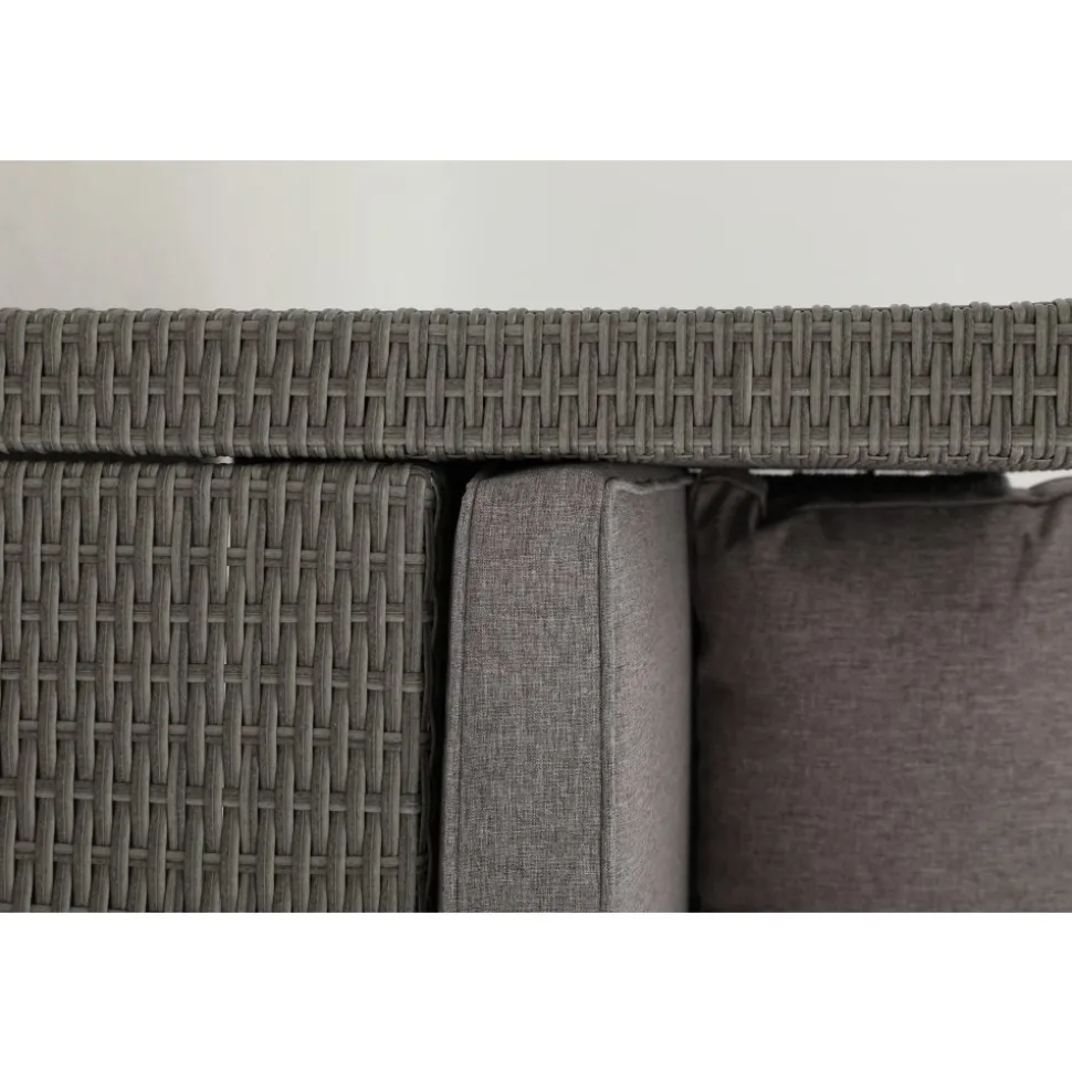 Utegrupp; divansoffa med bord i grå rotting + Möbeltassar