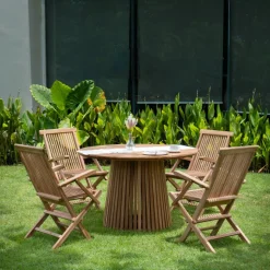 Utegrupp i teak: runt bord med 4 st karmstolar - Saltö