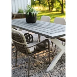 Utematgrupp; Matbord 220 cm med 6 st stapelbara karmstolar