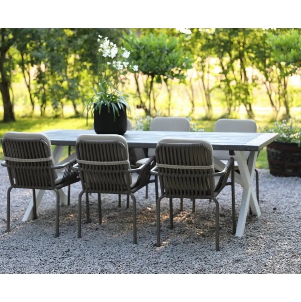 Utematgrupp; Matbord 220 cm med 6 st stapelbara karmstolar