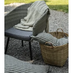 Utestol grå med dyna rotting