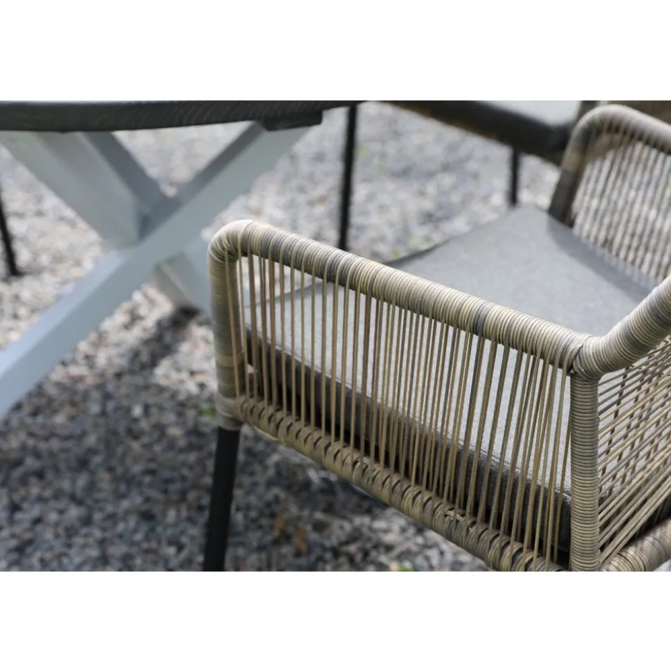 Utestol tvinnad rotting med grå dyna + Textilskydd för utemöbler