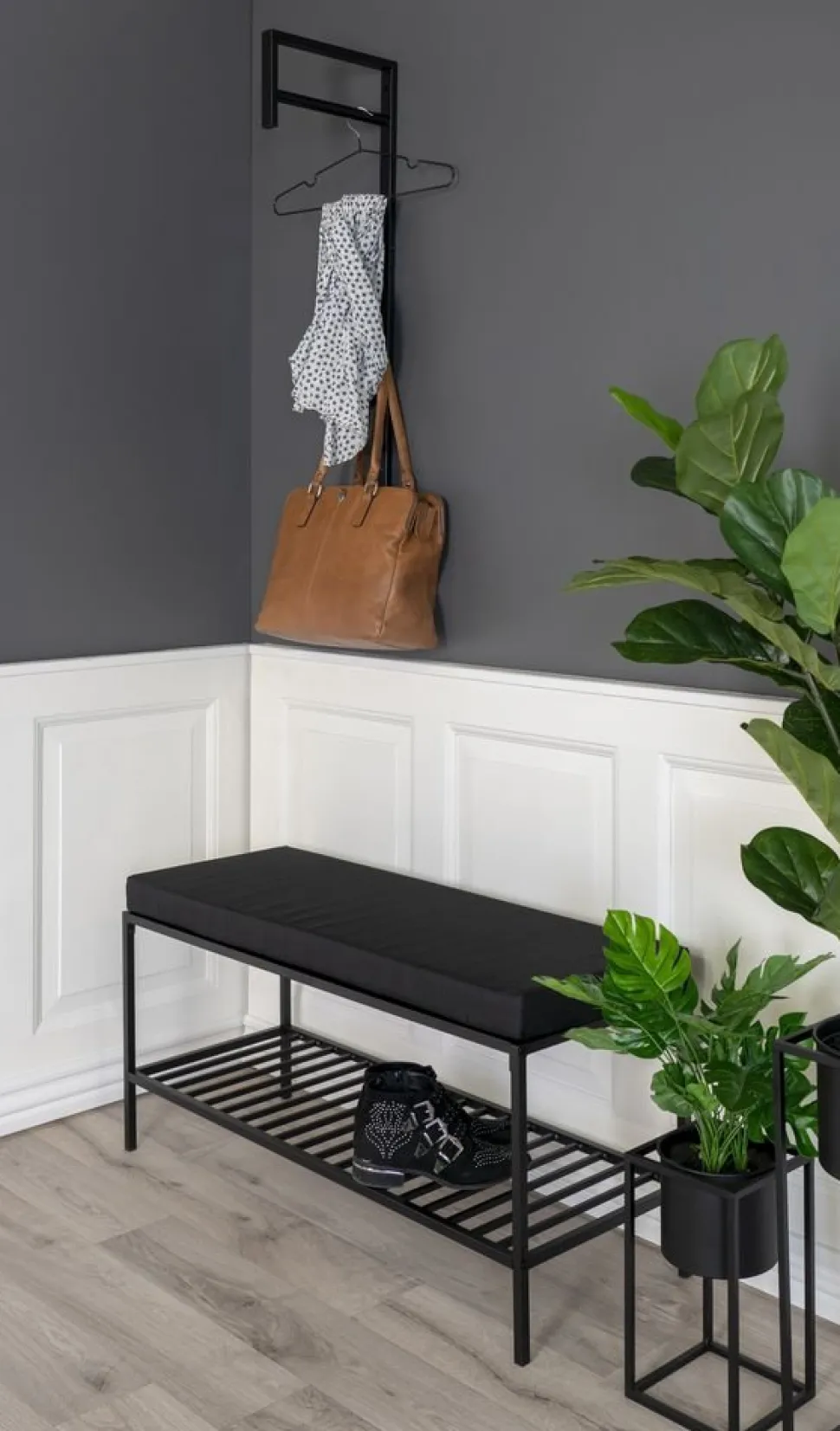 Vilda bänk med hyllplan - Svart